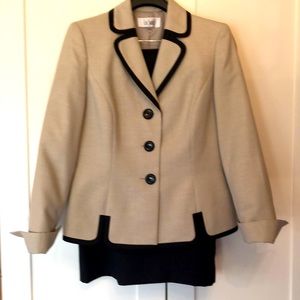 Le Suit ladies business suit, size 8